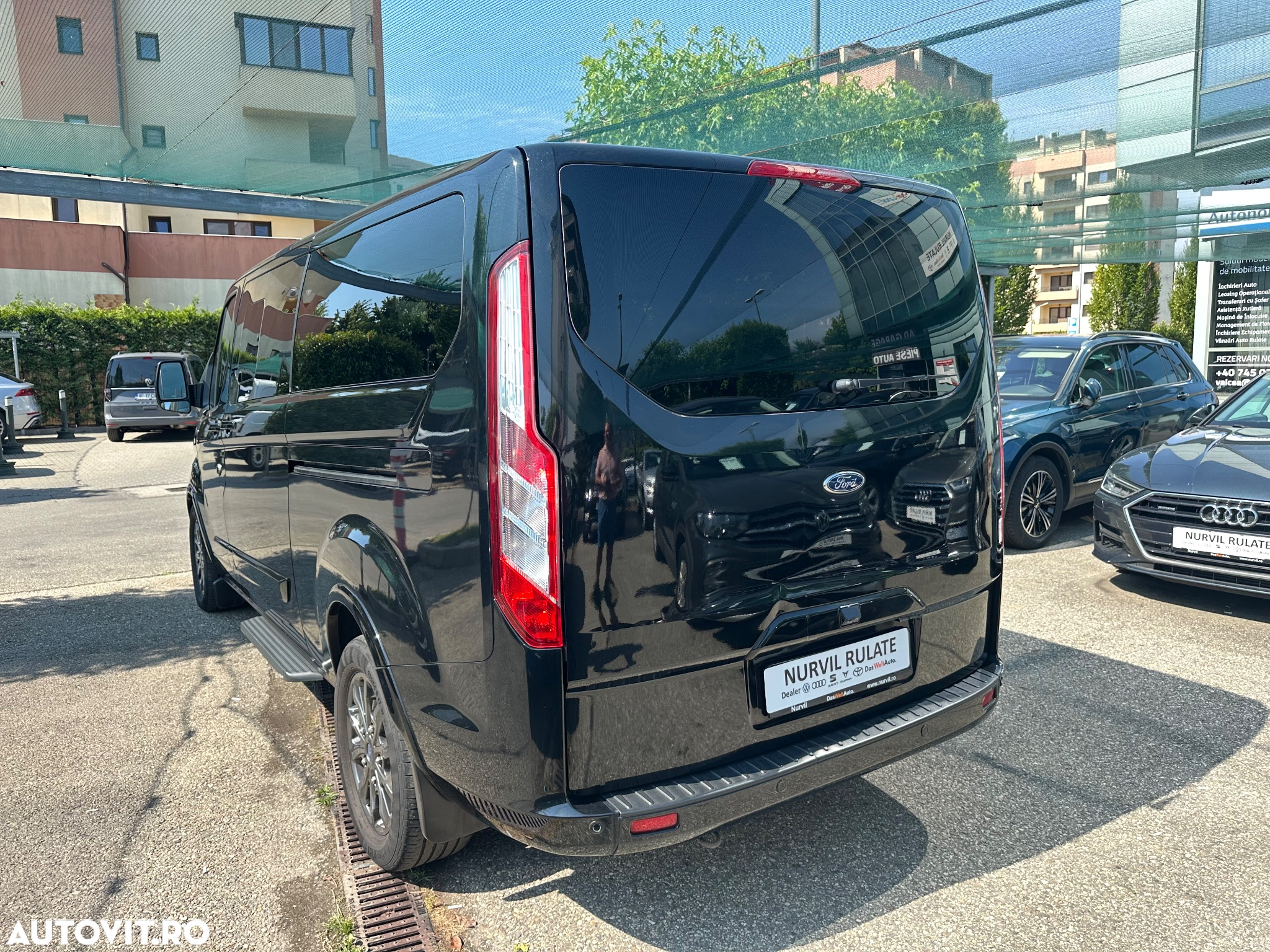 Ford Tourneo Custom Bus 320 2.0 EcoBlue 170 CP L2H1 Titanium Aut. - 4