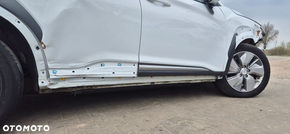 Hyundai Kona 64kWh Premium - 11