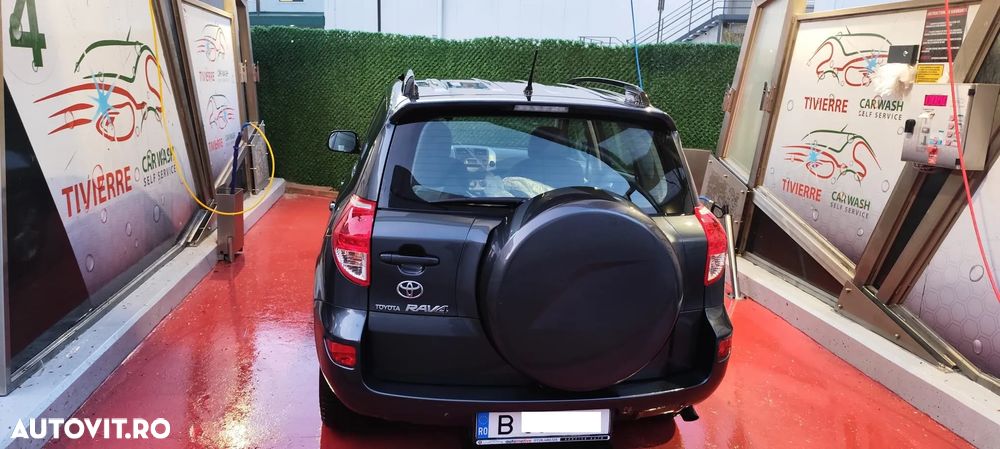 Toyota RAV4 2.0 Base - 8