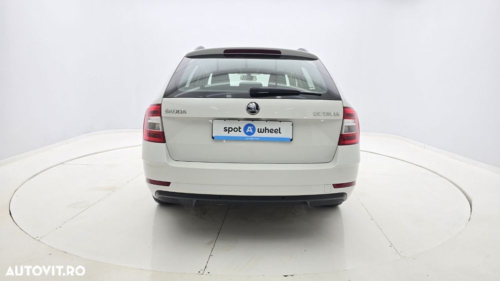 Skoda Octavia 1.6 TDI DSG Ambition - 8