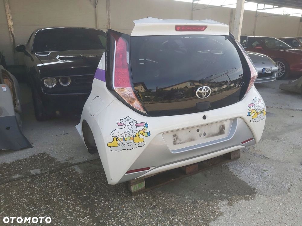 Toyota AYGO II tył zderzak klapa błotnik lewy prawy pas tylny lampa podłoga - 2