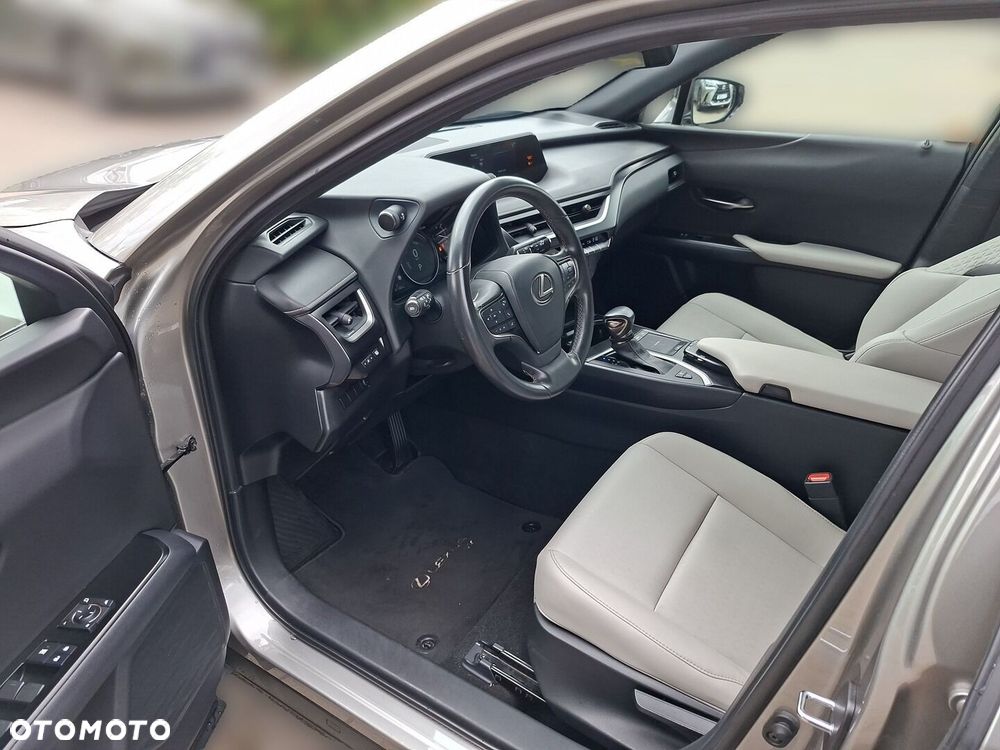 Lexus UX - 9