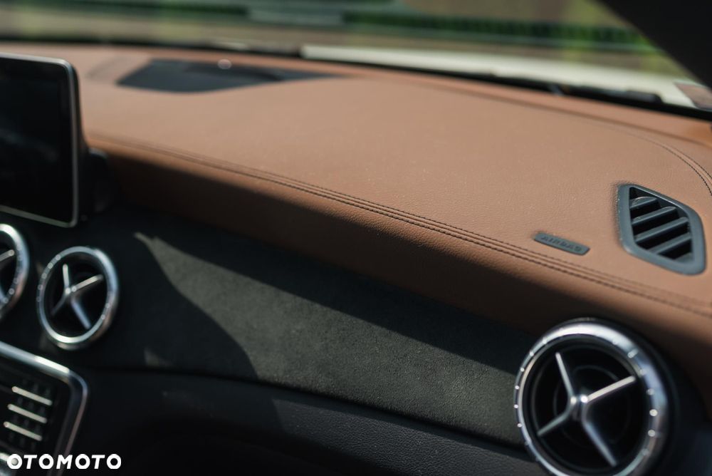 Mercedes-Benz CLA AMG 45 4-Matic - 39