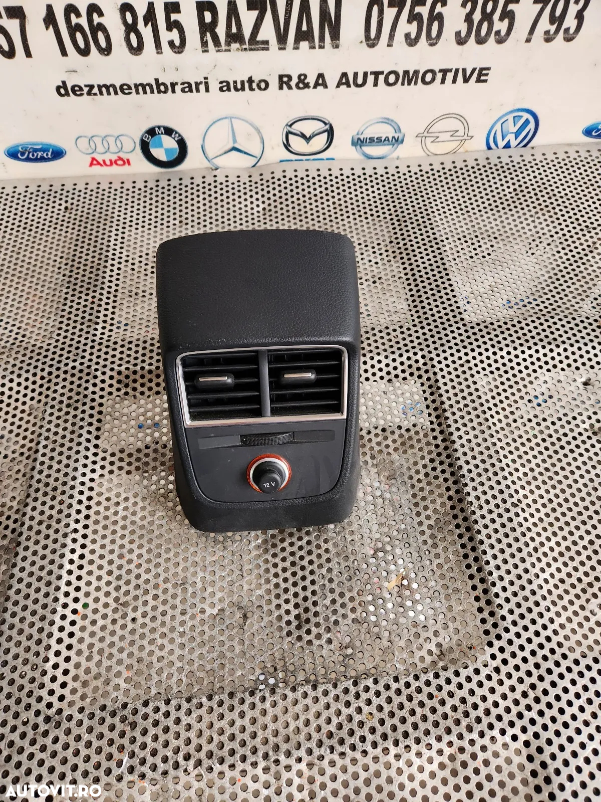 Grile Ventilatie Spate Cotiera Audi A3 8V An 2013-2014-2015-2016-2017-2018-2019 - Dezmembrez Arad - 2