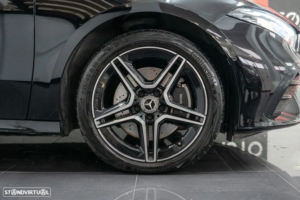 Mercedes-Benz A 250 Limousine e AMG Line - 4