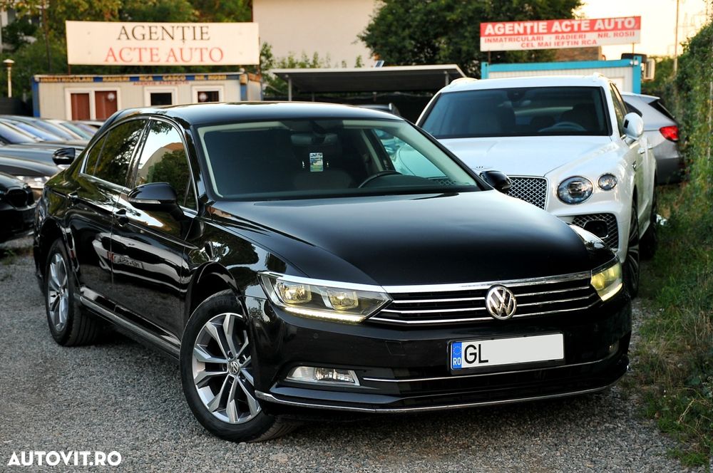 Volkswagen Passat - 1