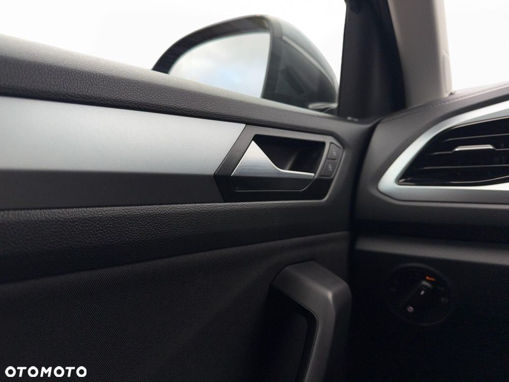 Volkswagen T-Roc - 31