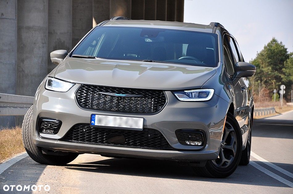 Chrysler Pacifica - 2