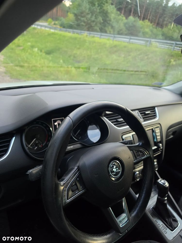 Skoda Octavia Scout 2.0 TDI 4x4 DSG - 26