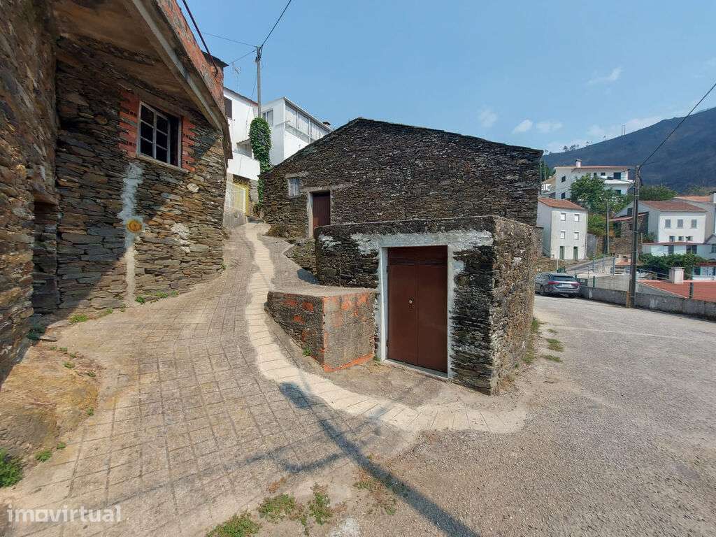 Moradia T2  em Xisto na Aldeia da Relva Velha, Cerdeira e Moura da Ser - Grande imagem: 3/11