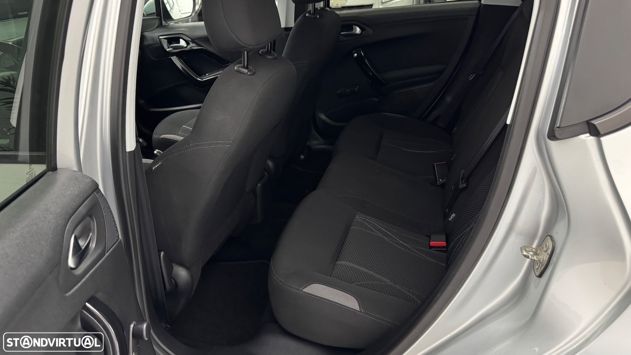 Peugeot 208 1.2 VTi Allure - 10