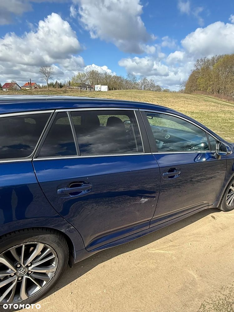 Toyota Avensis 2.0 D-4D Premium - 8