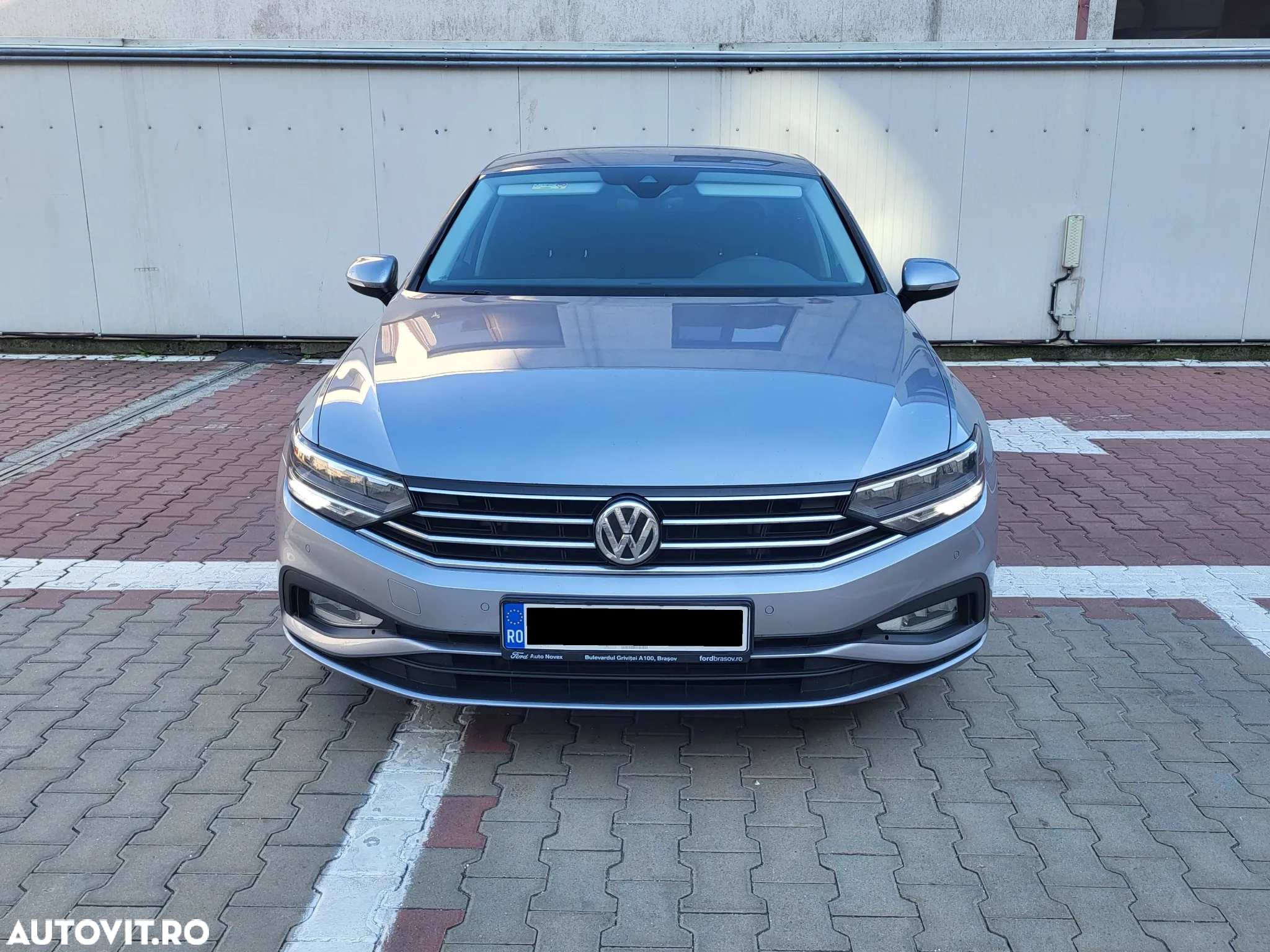 Volkswagen Passat 2.0 TDI Advance - 8