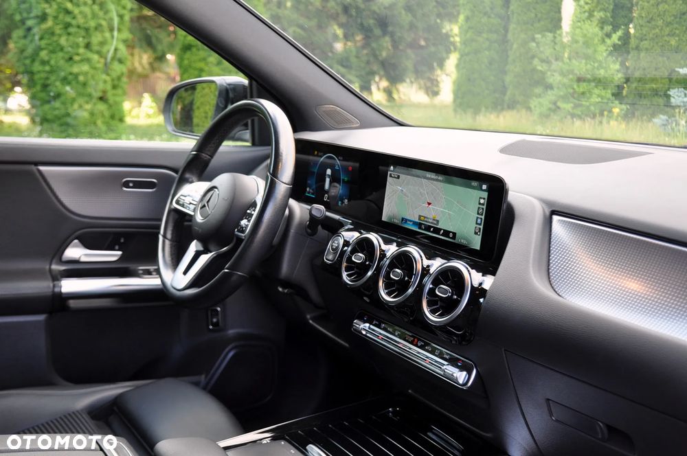 Mercedes-Benz GLA - 18
