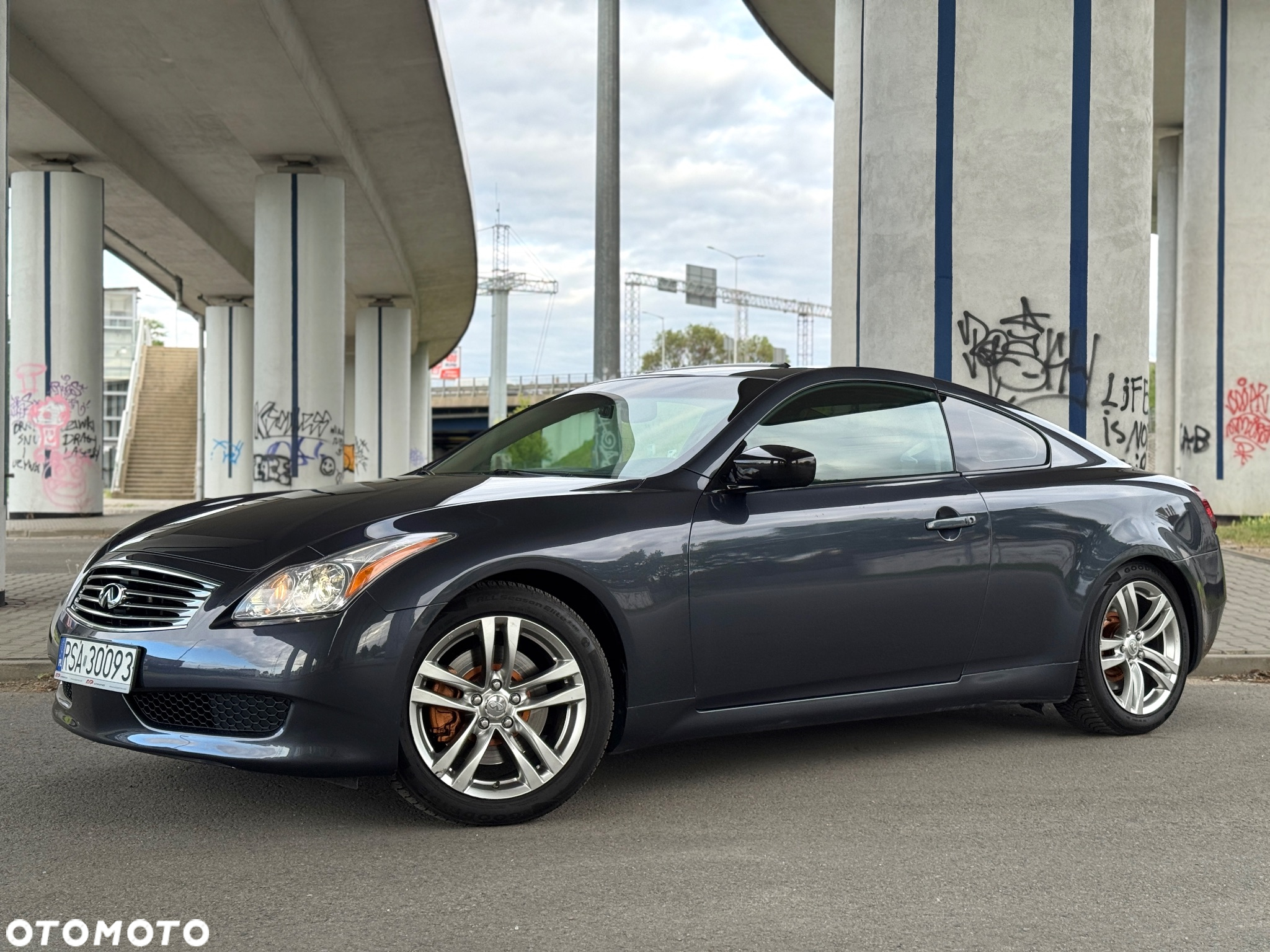 Infiniti G G37 - 2