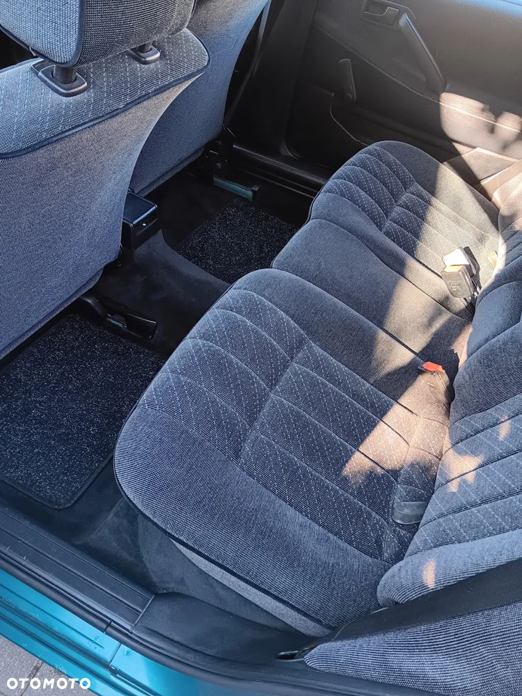 Volkswagen Passat - 11