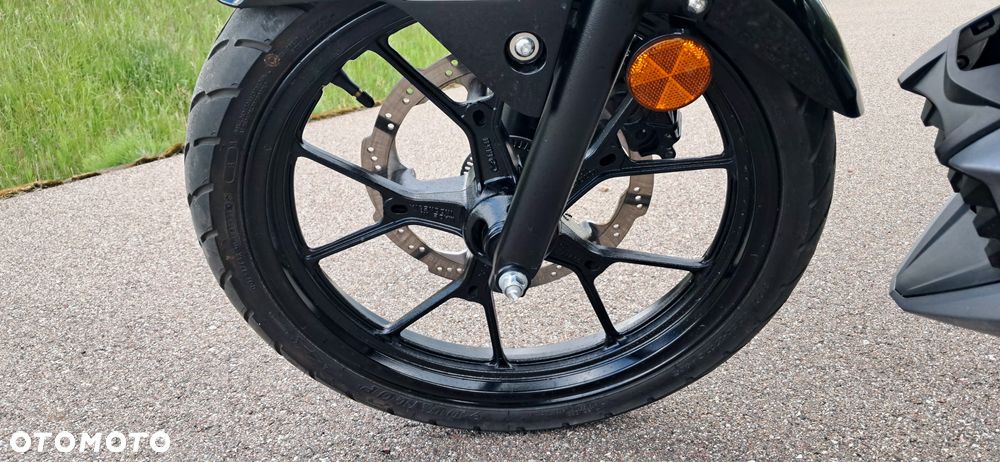Suzuki GSX - 16