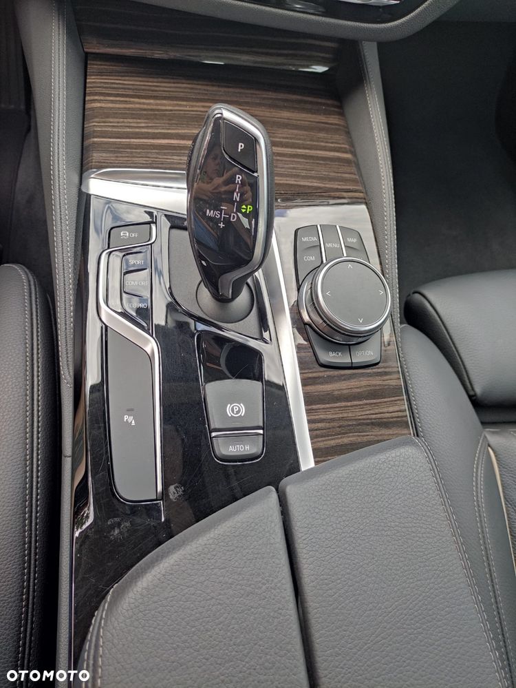 BMW Seria 5 530i GPF Luxury Line sport - 12