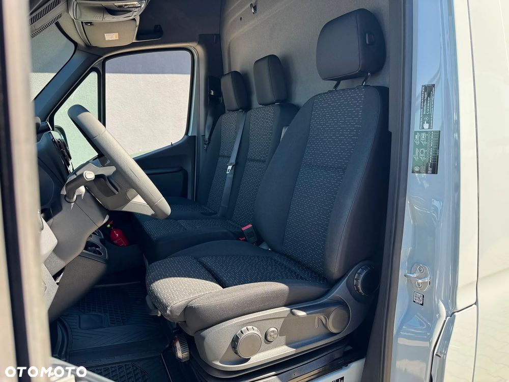 Mercedes-Benz Sprinter - 12