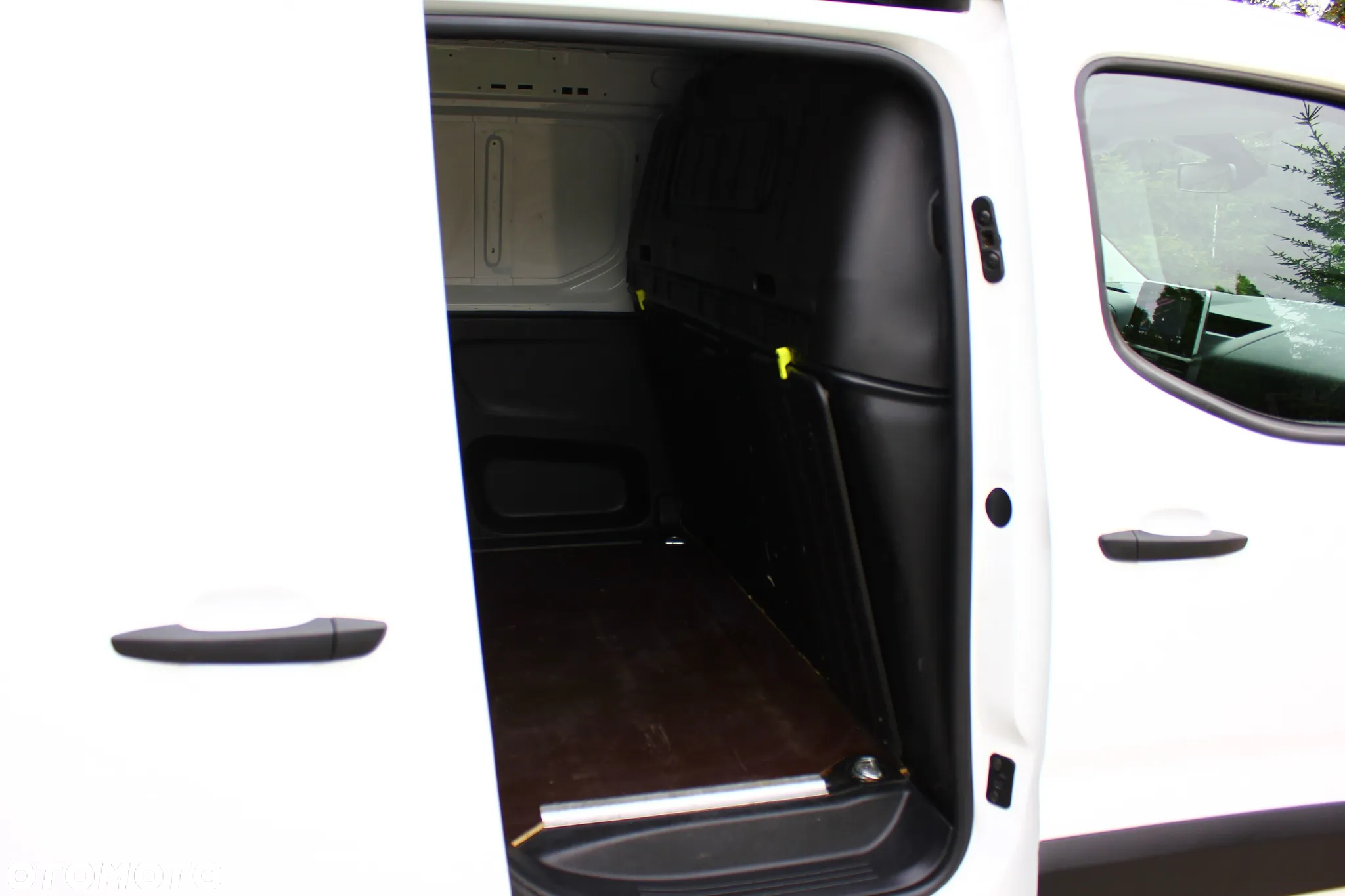 Opel Combo 1.5 CDTI 102KM LONG L2 3 OSOBOWY  NAVIGACJA KAMERA COFANIA CLIMATRONIC DWUSTREFOWY - 37