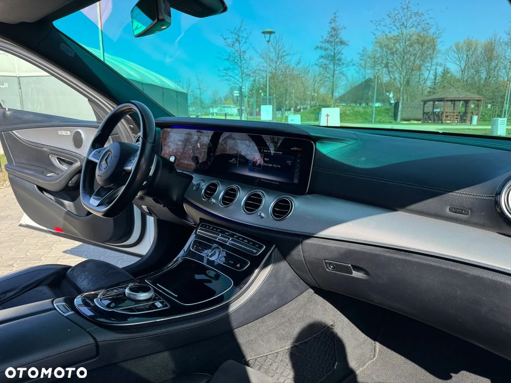 Mercedes-Benz Klasa E 220 d 4-Matic 9G-TRONIC - 14