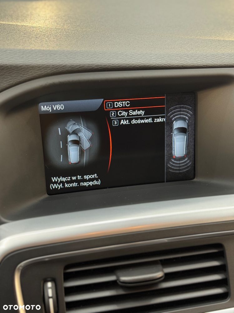 Volvo V60 D4 Momentum - 24