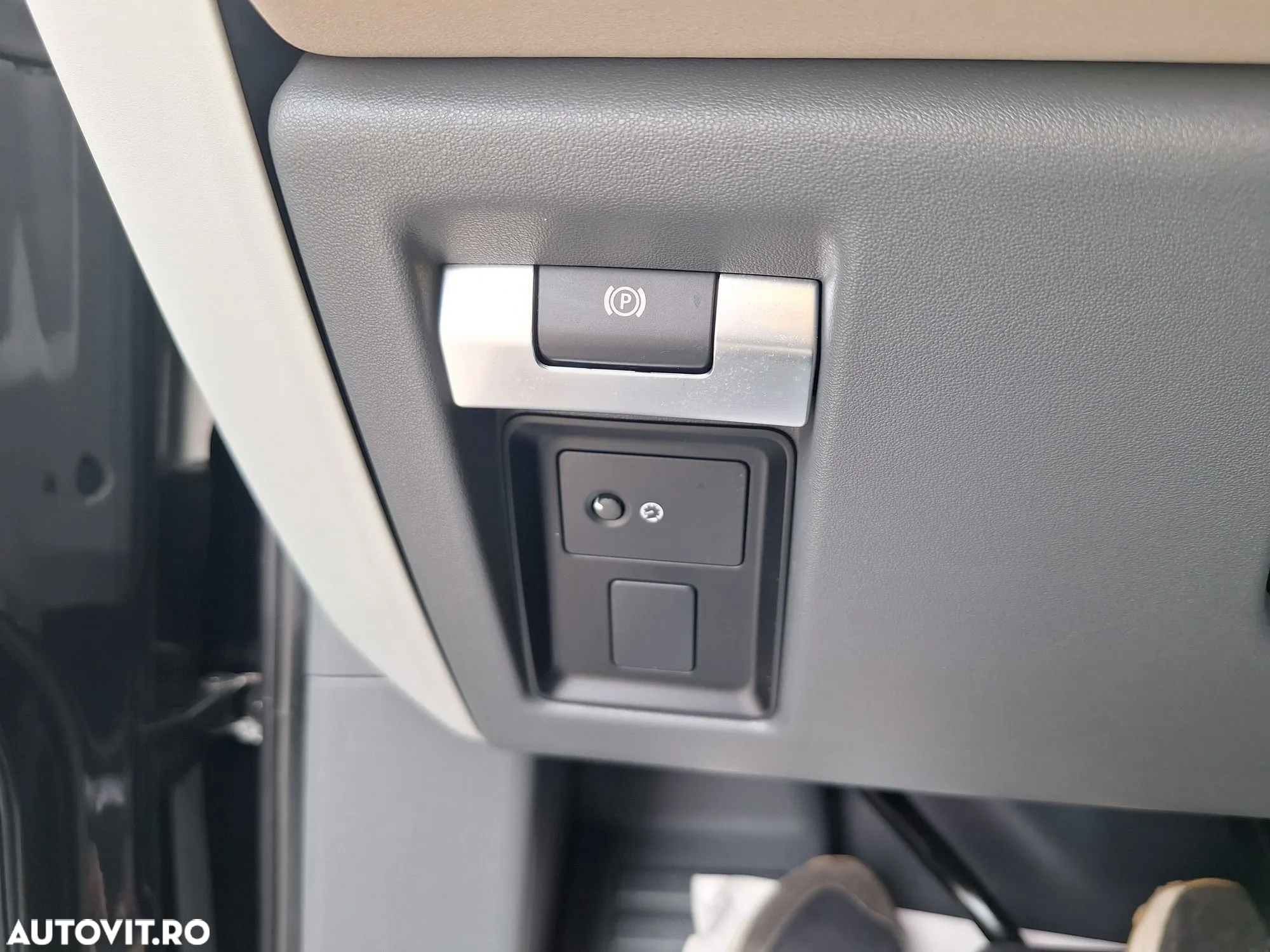 Land Rover Defender - 22