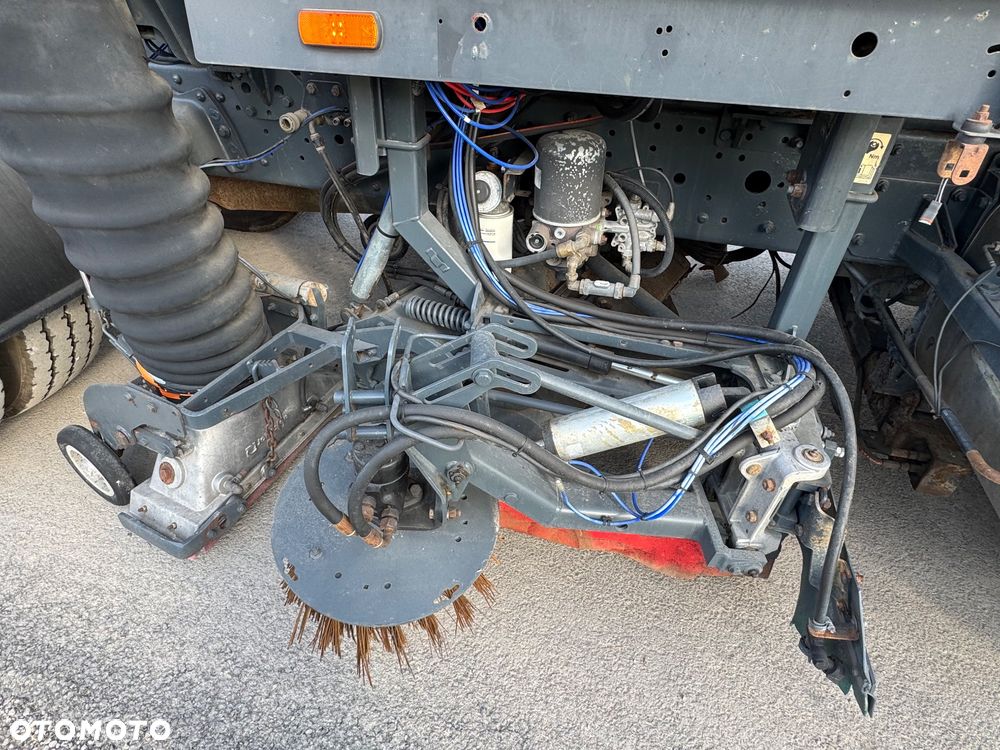 Iveco Eurocargo 180e25 zamiatarka Johanston VT800 - 10