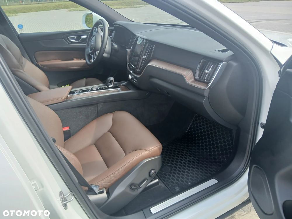 Volvo XC 60 B5 B AWD Momentum - 12