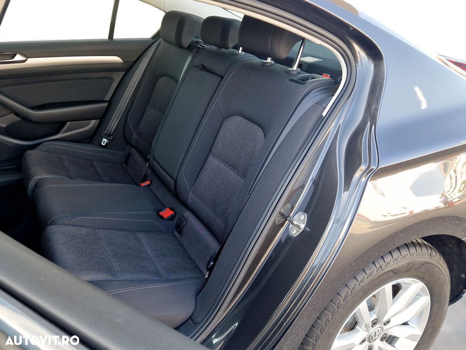 Volkswagen Passat 2.0 TDI DSG Comfortline - 16