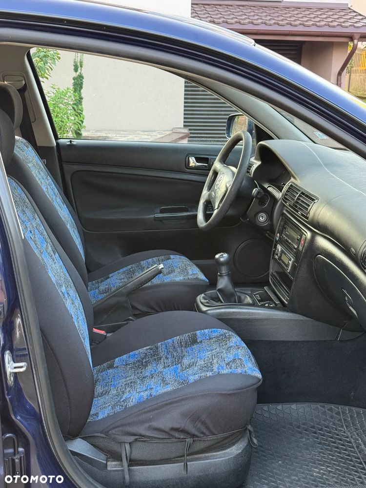 Volkswagen Passat 1.8 Comfortline - 11