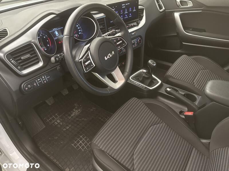 Kia Ceed 1.5 T-GDI M - 10