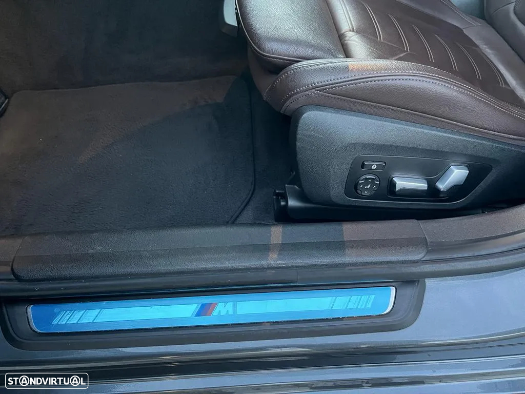BMW 330 e Pack 50 anos M Auto - 10