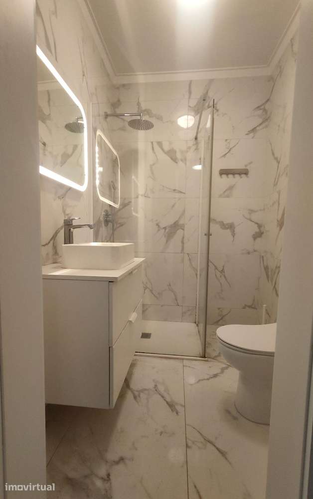 Apartamento T2 remodelado (r/c) com uma arrecadação generosa - Grande imagem: 5/24