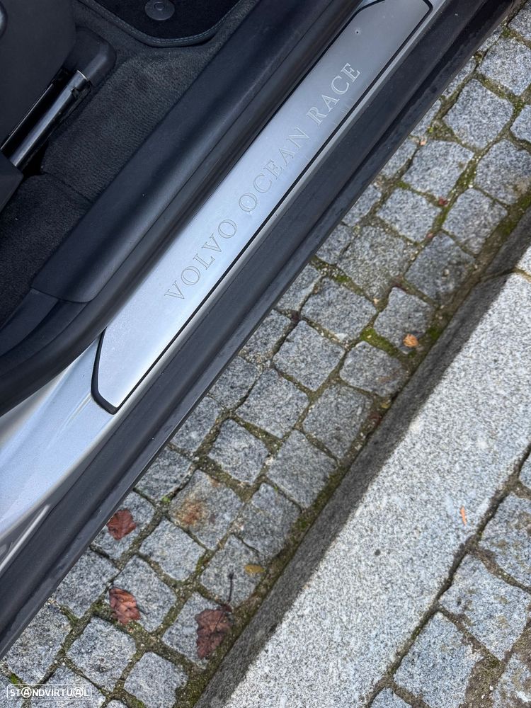 Volvo XC 60 2.4 D5 VOR Ocean Race AWD Geartronic - 15