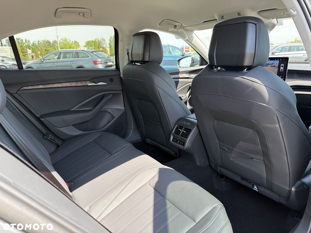 Skoda Superb 2.0 TDI SCR 4x4 L&K DSG - 23