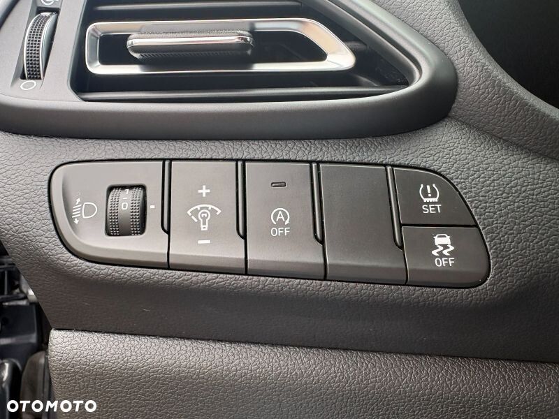 Hyundai i30 1.5 T-GDI 48V Executive DCT - 26