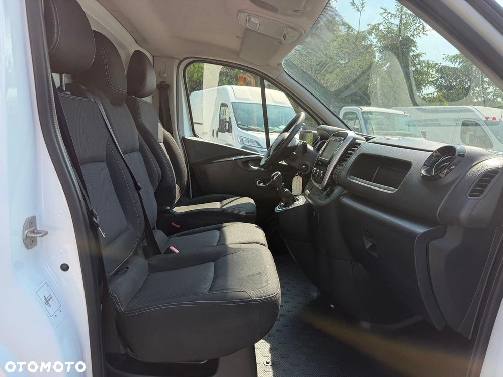 Renault Trafic / 2.0D / 120KM / LED / Najbogatsza wersja / 90000 KM / FV23% - 9