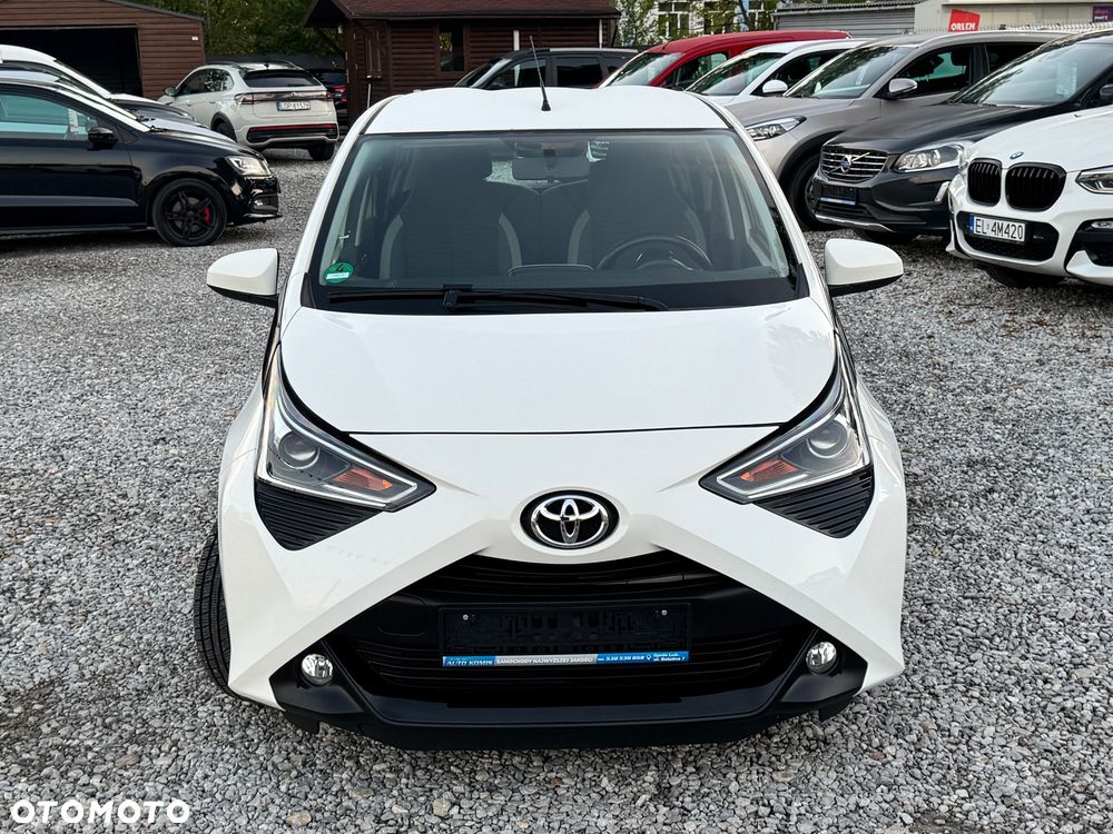 Toyota Aygo x.shift x-play connect - 2