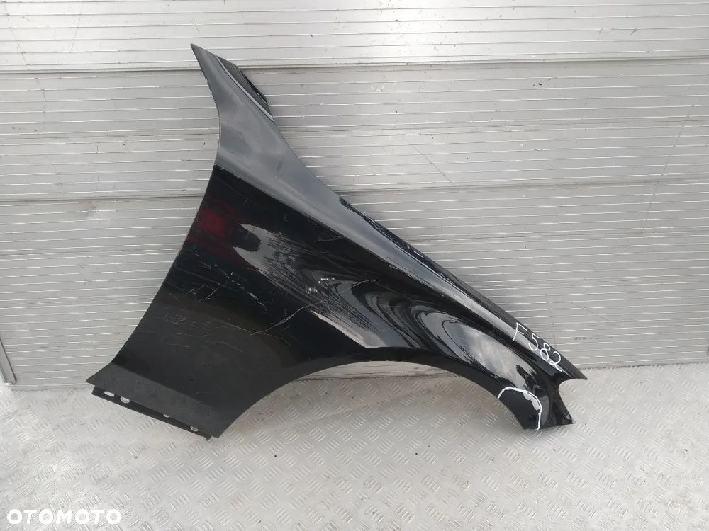 A862/F60/F582/F911/H208 PRAWY BŁOTNIK MERCEDES W205 - 2