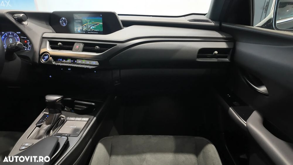 Lexus UX 250h - 17