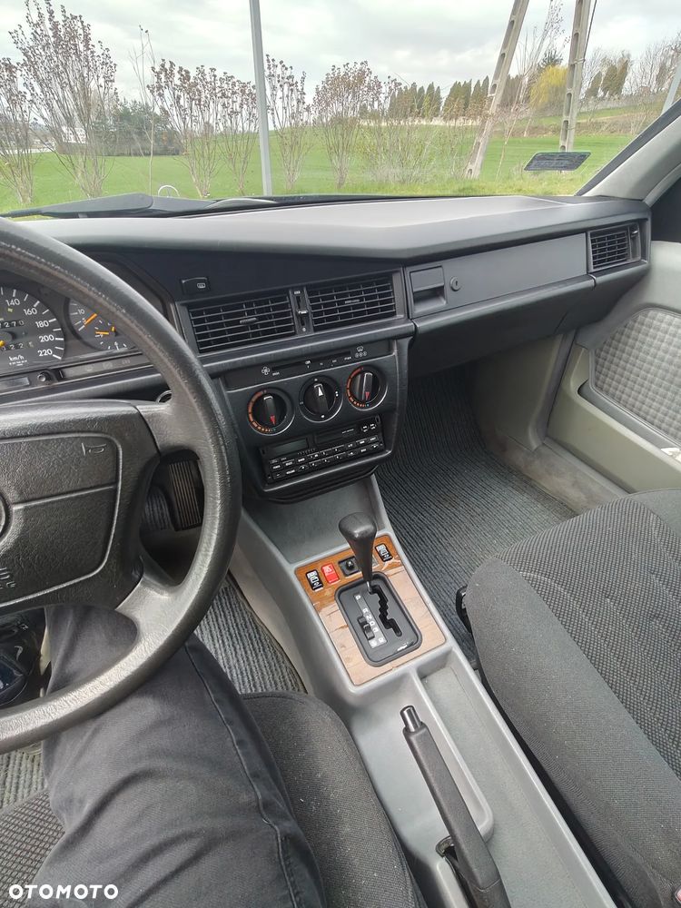 Mercedes-Benz W201 (190) - 5