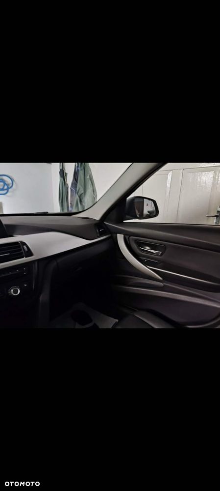 BMW Seria 3 318d DPF - 2