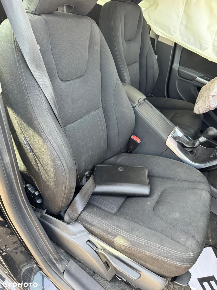 VOLVO V60 2012 *SAMOCHÓD NA CZĘŚCI* 4436 black solid stone volvo 01900 MASKA, LAMPA, DRZWI, LUSTERKO, ZDERZAK, GRILL, BŁOTNIK, KLAPA, BELKA, DESKA, FOTELE, KANAPA, ĆWIARTKA KIEROWNICA, TARCZE, ZACISKI, ZAWIESZENIE, KOMPLETNY PRZÓD, KOMPLETNY TYŁ, LICZNIK, ZEGARY, PRAWE LEWE PRZÓD TYŁ - 7