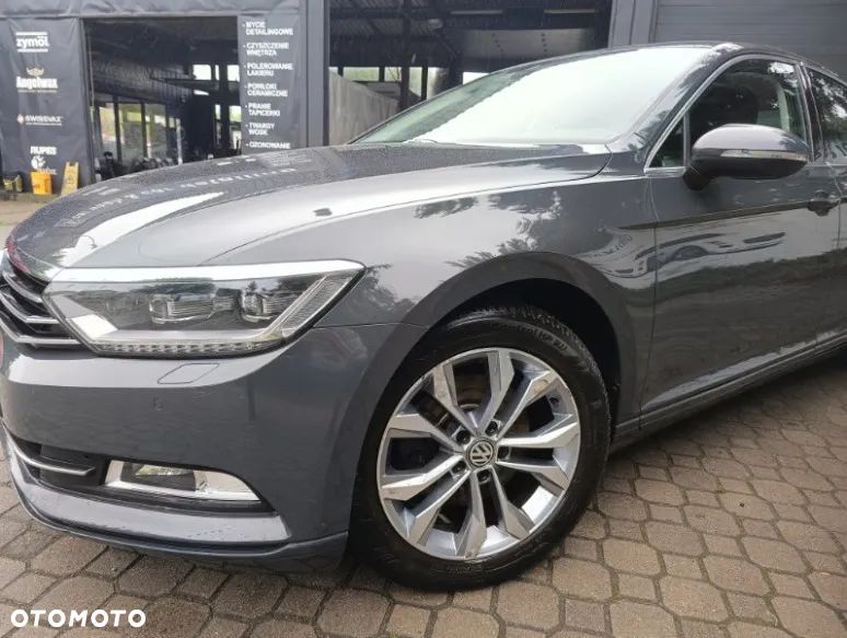 Volkswagen Passat - 1