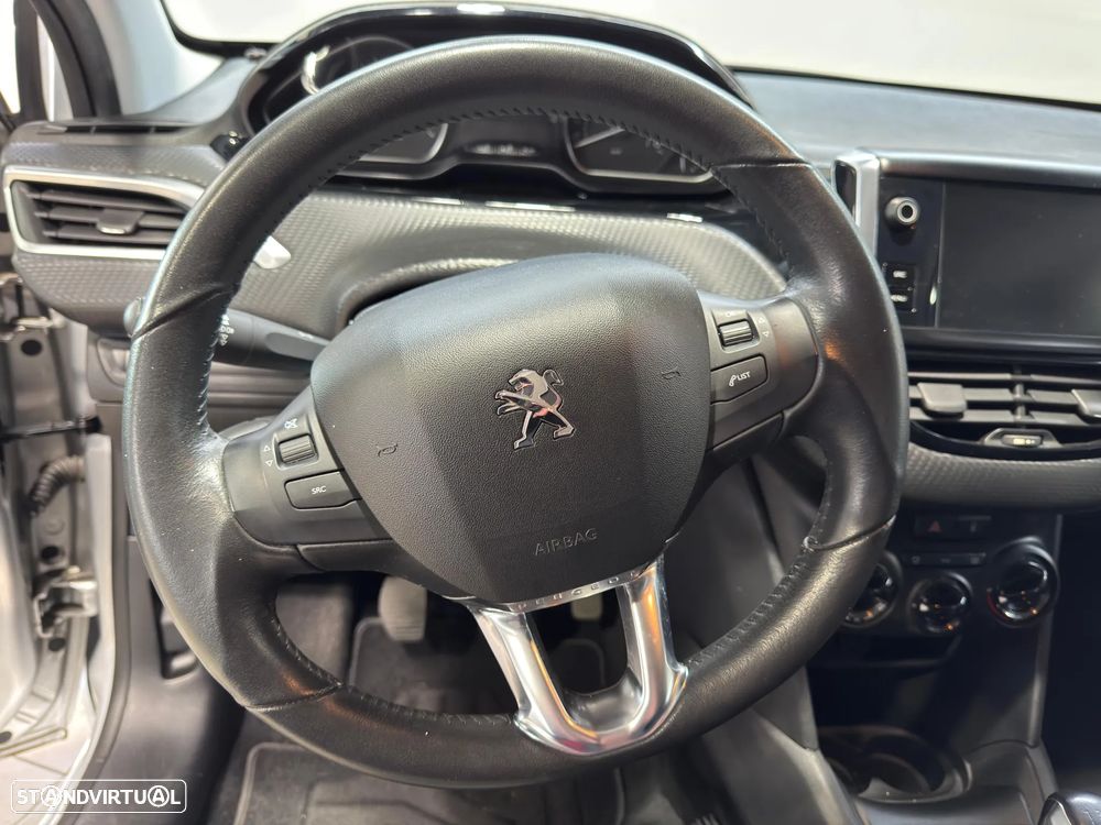 Peugeot 208 1.2 PureTech Style - 21