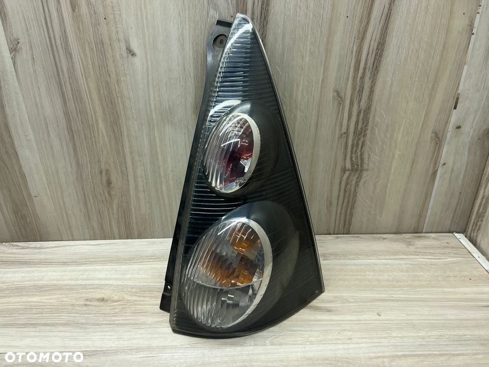 LAMPA TYLNA PRAWA CITROEN C1 PEUGEOT 107 - 1