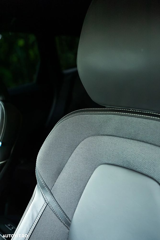 Volvo XC 60 B5 AT AWD MHEV Plus Dark - 15