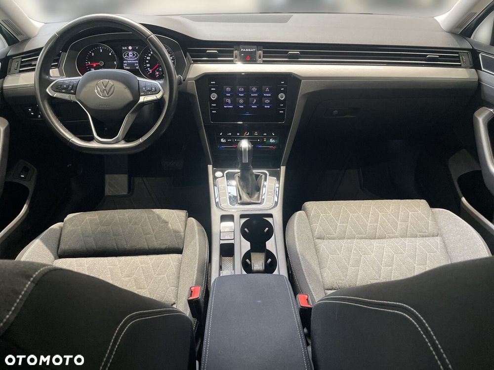 Volkswagen Passat - 11