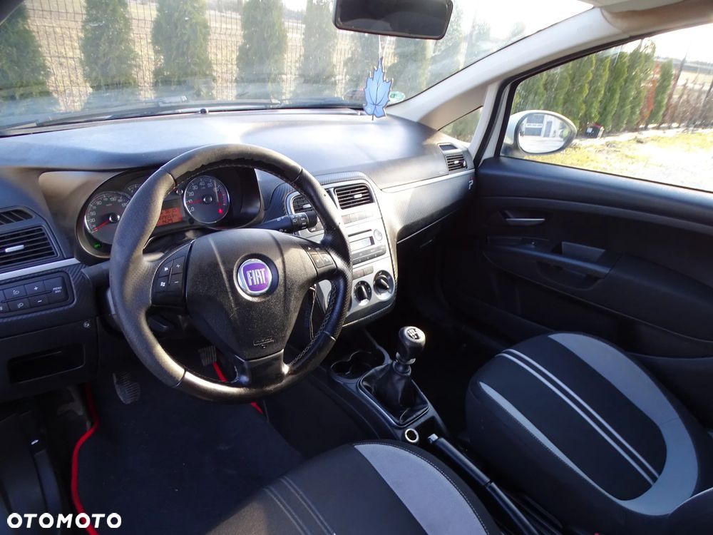 Fiat Grande Punto - 22